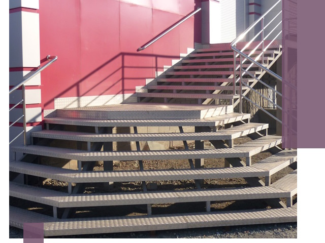 Лестницы для магазина в Пушкине — изготовление и монтаж