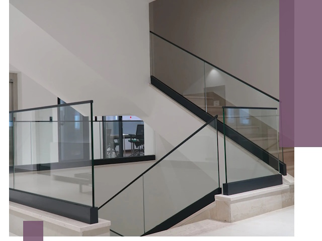 Стеклянные перила премиум-класса с установкой в Пушкине