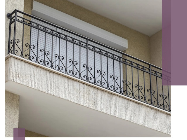 Балконные ограждения из металла и стекла в Пушкине для домов