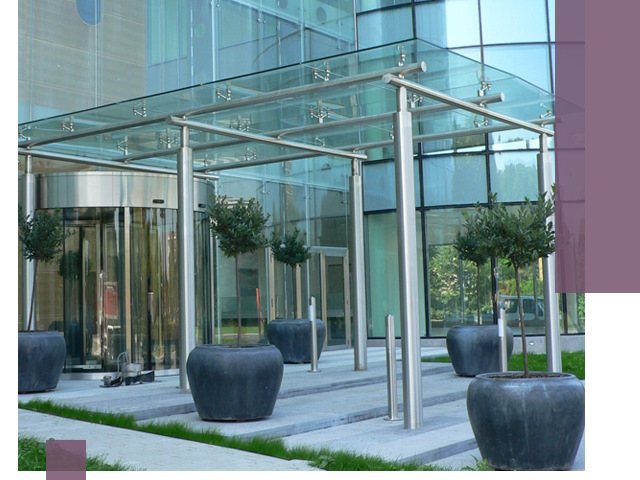 Навесы из стекла на заказ в Пушкине — монтаж и установка